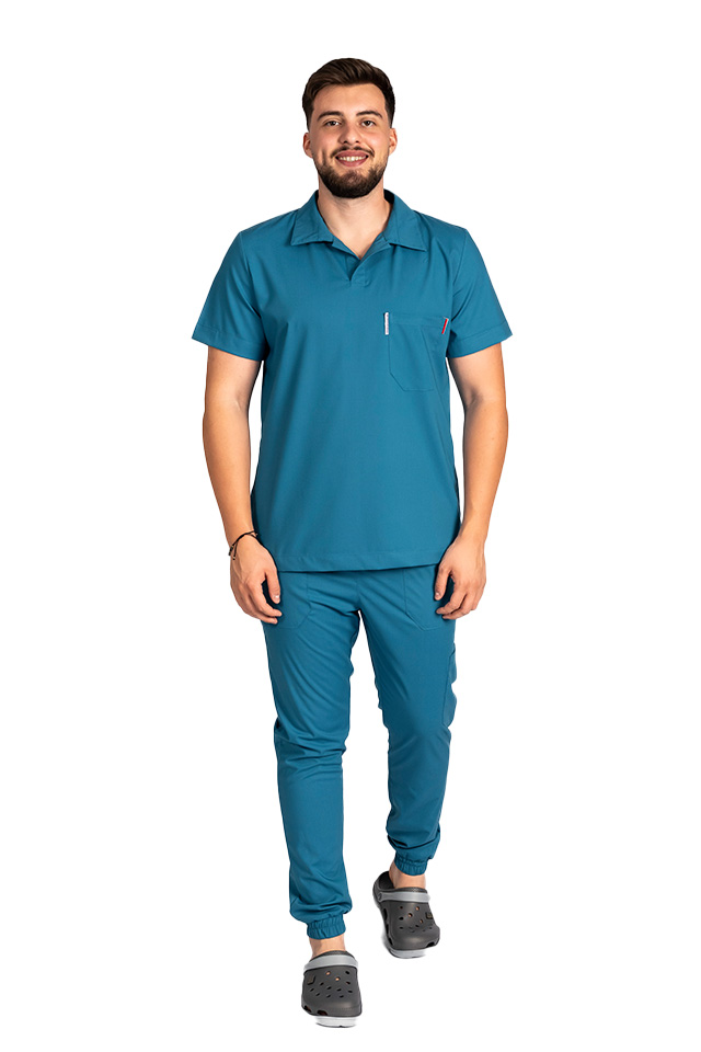 Tuta medica da uomo in tessuto elasticizzato color acquamarina, con camicetta con scollo a V e pantaloni jogger, con coulisse ed elastico
