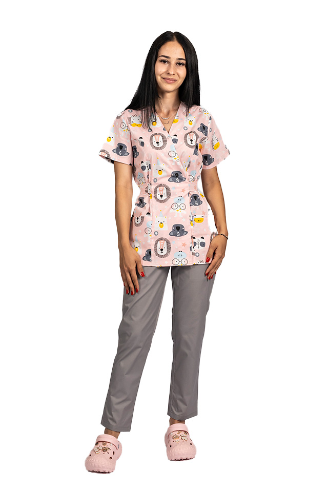 Tuta medica kimono leone, con camicetta stampata e pantaloni elasticizzati