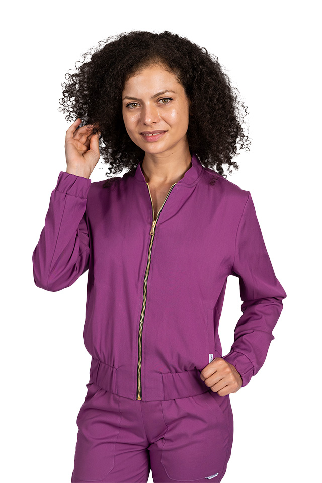 Giacca medica elasticizzata magenta con due tasche applicate e cerniera