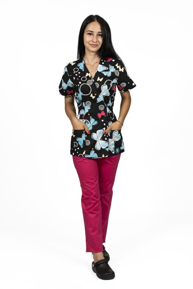 Tuta medica kimono Blackbutterfly, con camicetta stampata e pantaloni elasticizzati