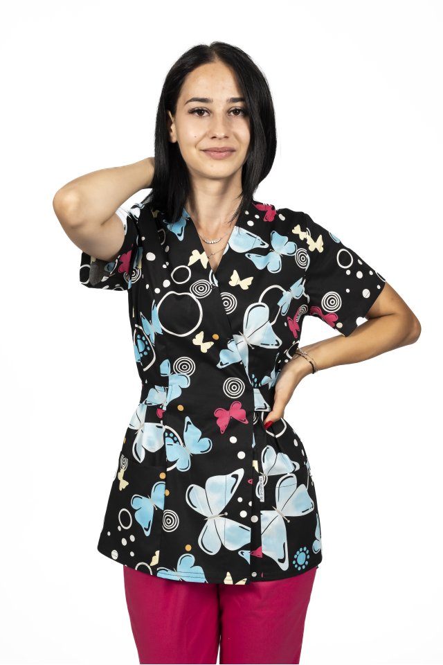 Tuta medica kimono Blackbutterfly, con camicetta stampata e pantaloni elasticizzati