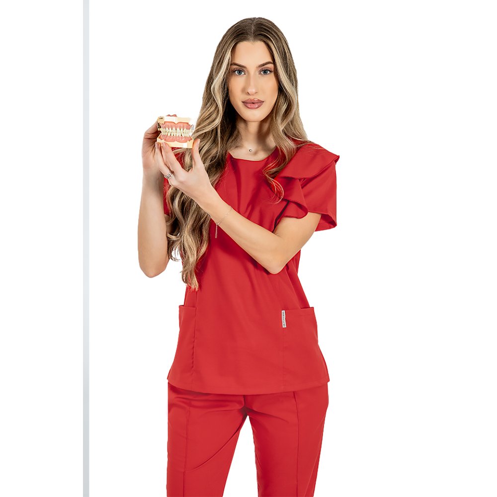 Tuta medica elasticizzata Cristina, colore rosso, camicetta con volant e pantaloni con coulisse ed elastico