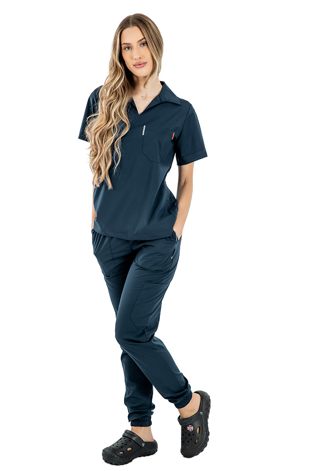 Tuta medica elasticizzata blu navy con polo, camicetta con scollo a V e pantaloni jogger, con coulisse ed elastico