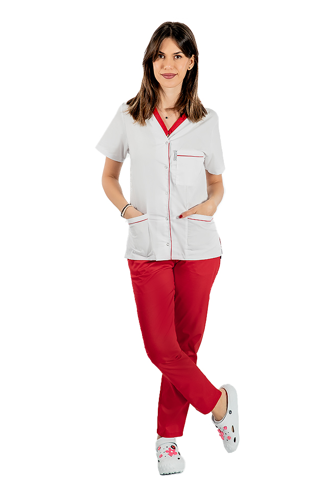 Tuta medica con elastan composta da una camicetta bianca con profili rossi e pantaloni rossi con elastico