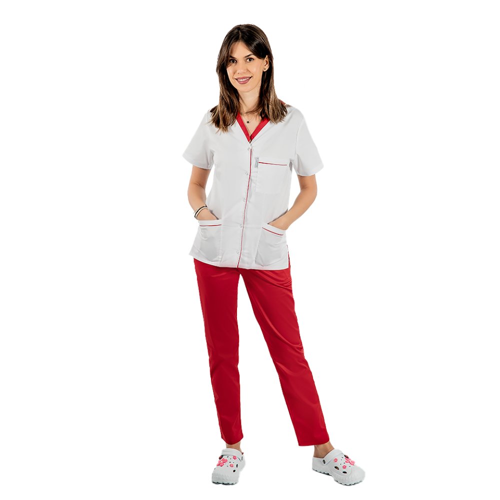 Tuta medica con elastan composta da una camicetta bianca con profili rossi e pantaloni rossi con elastico