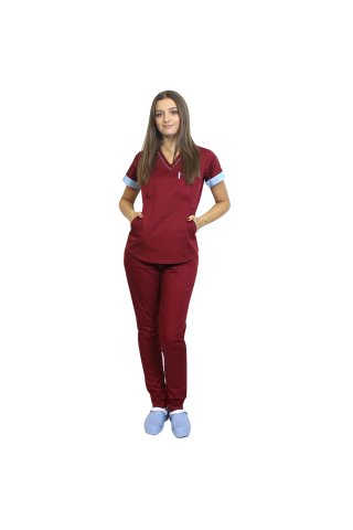 Tuta medica composta da camicetta bordeaux  con paspol  e pantaloni celeste,  modello Amani