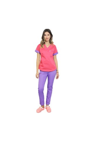 Tuta medica composta da blusa ciclamino con paspol viola e pantaloni, modello Amani