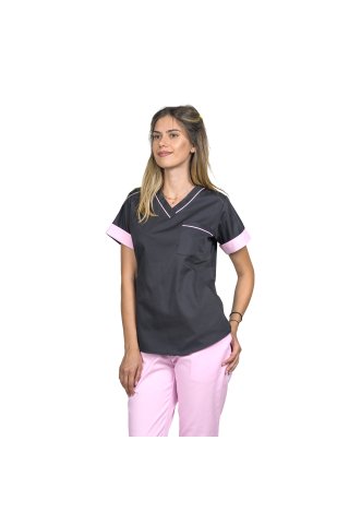 Tuta medica composta da camicetta nera con paspol e pantaloni rosa pallido, modello Amani