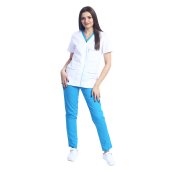 Tuta medica composta da camicetta bianca con paspol turchese e pantaloni turchesi con elastico..